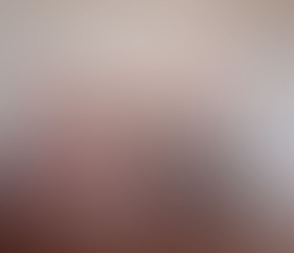 Desnudo con fondo blanco