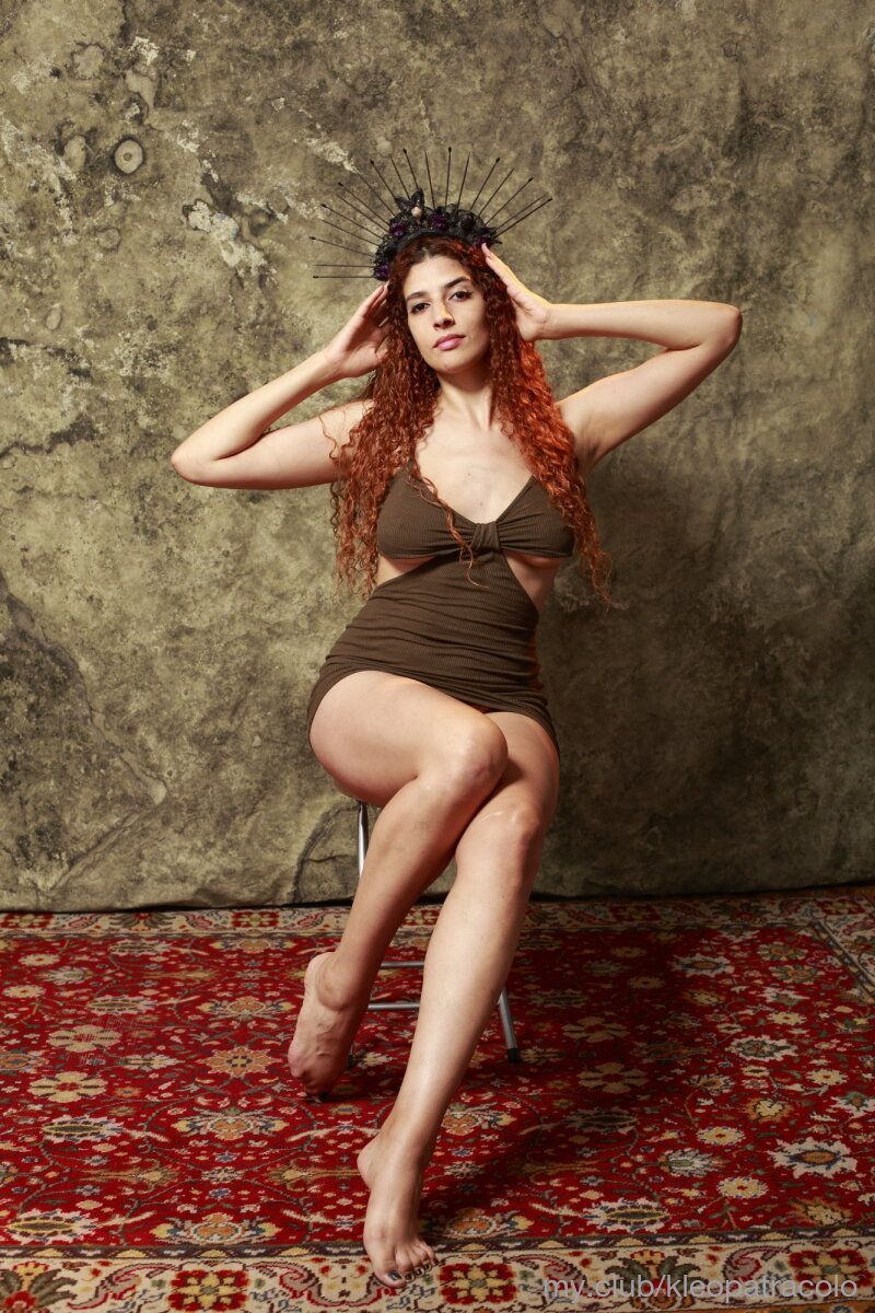 👑
