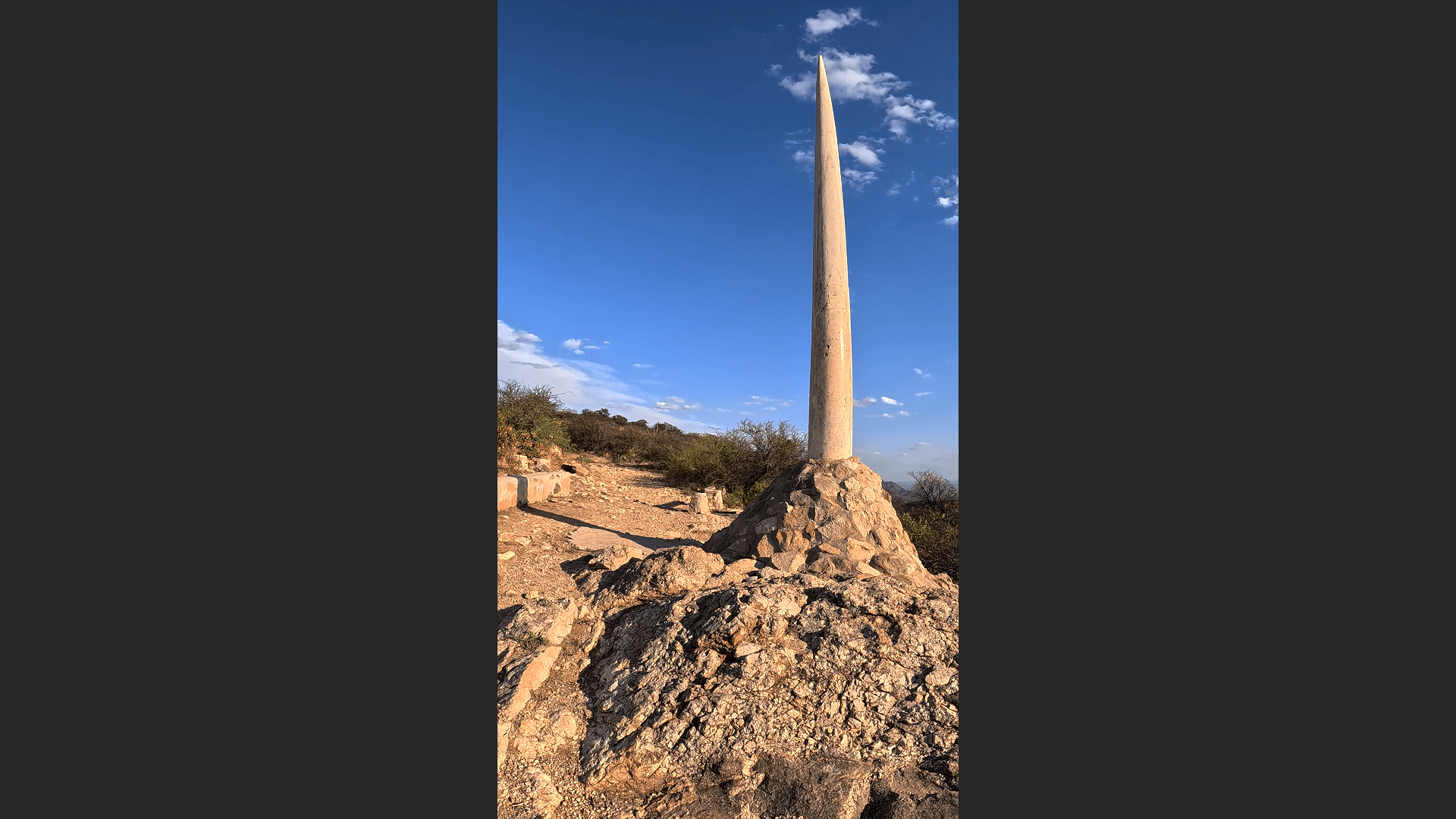 Monumento LA ESPINA San Marcos Sierras