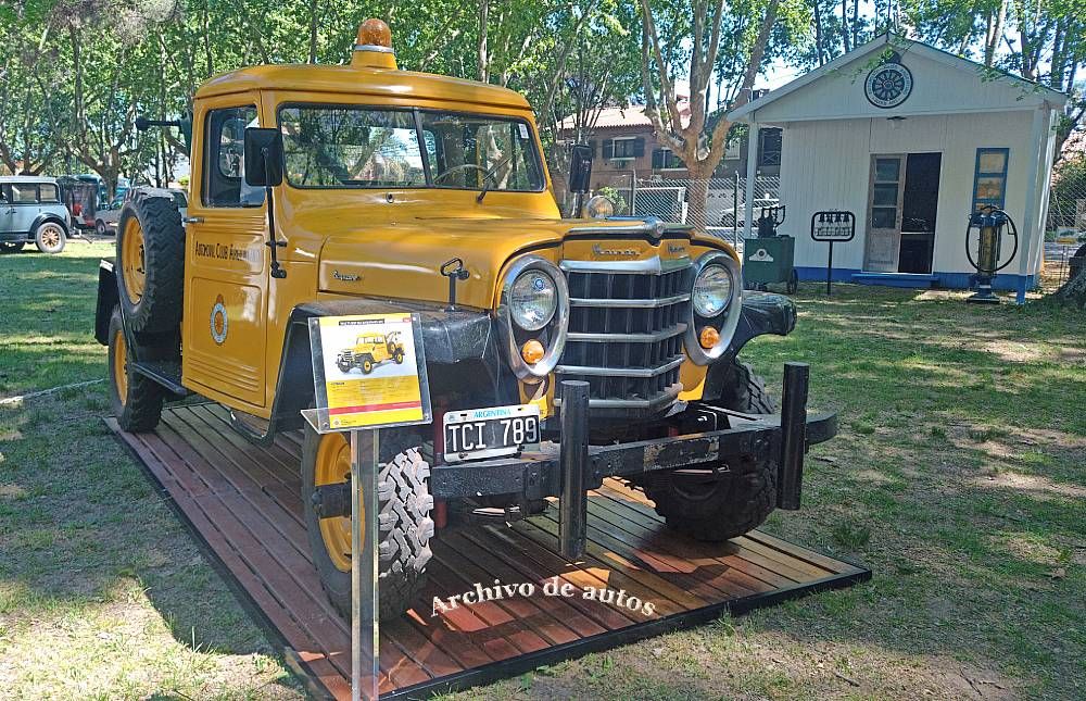 Jeep Baqueano 1000 grúa del ACA de 1961