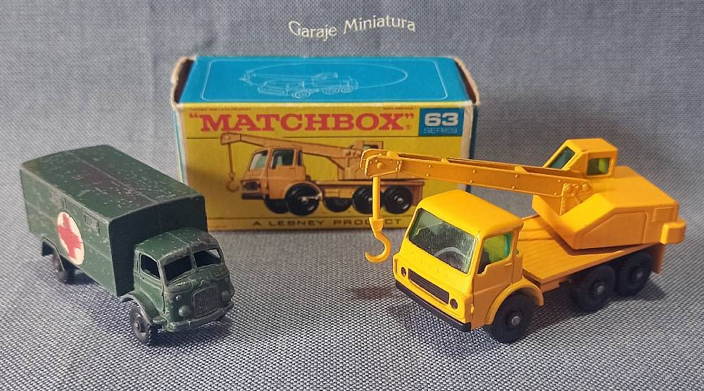 Ambulancia militar y grúa pesada piezas #63 de Matchbox