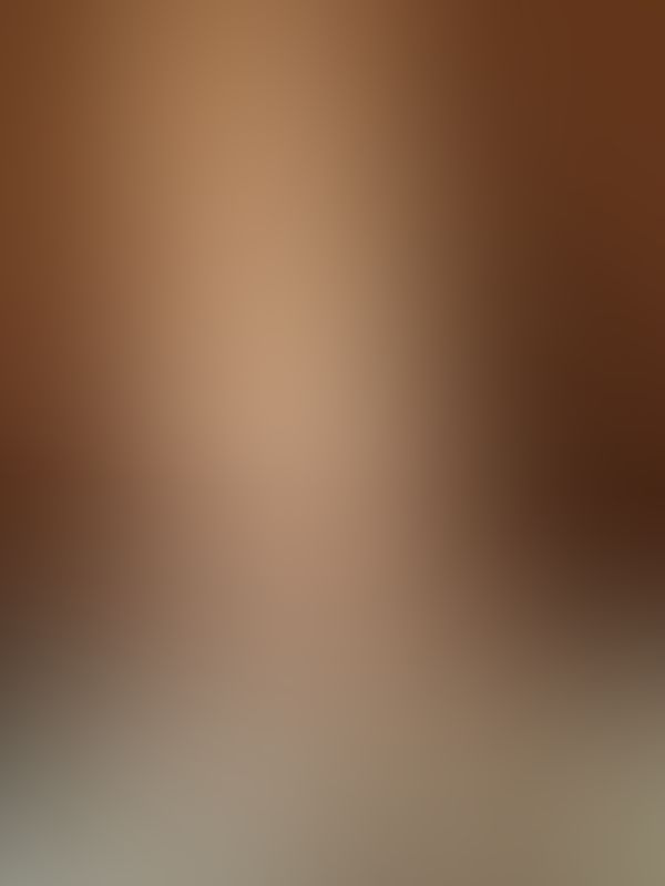 Parada y de perfil 👀