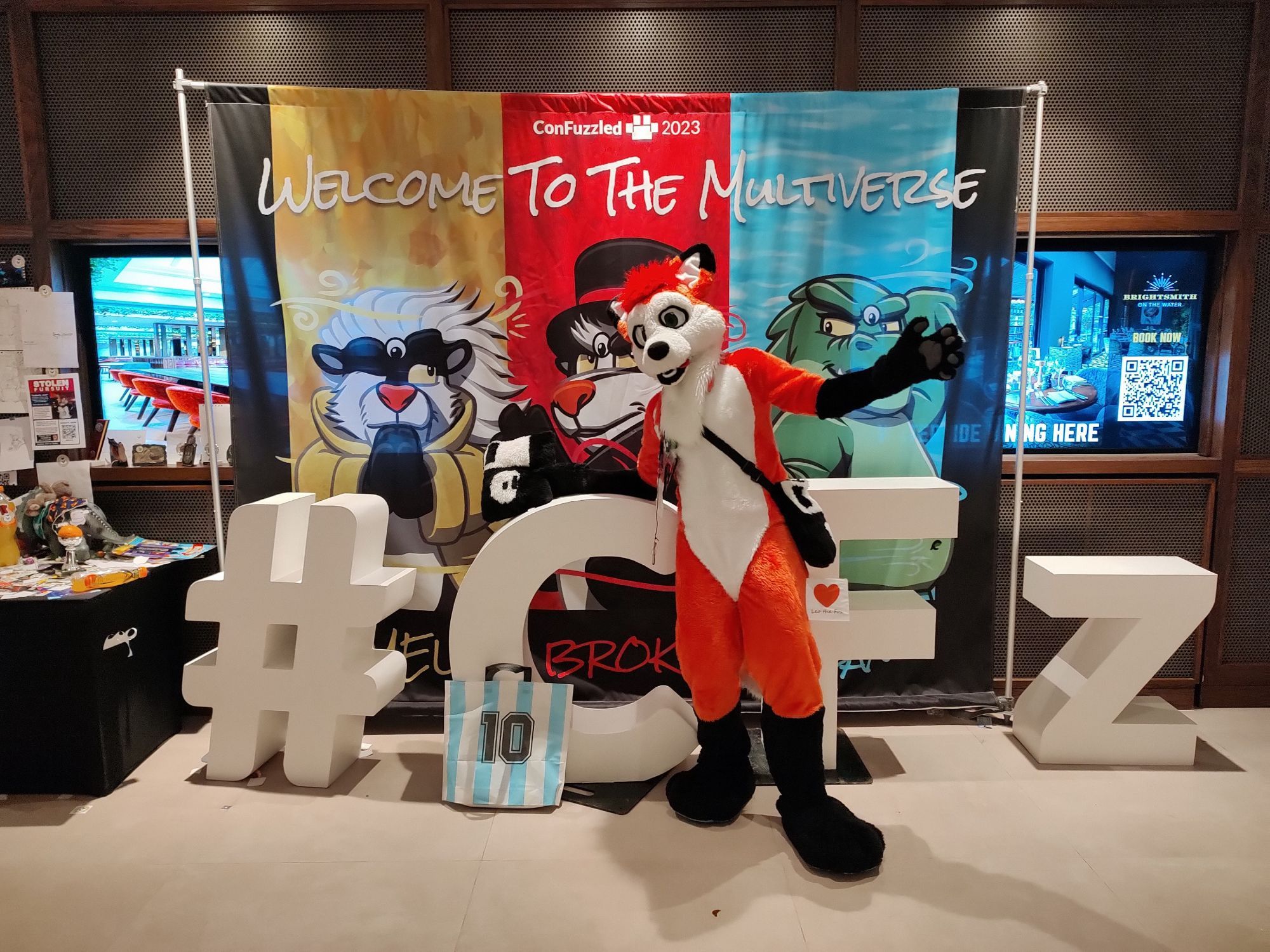 Leo el zorrito viajero 2023 - Part 11: Confuzzled '23 Día 1 (Audio bilingüe)