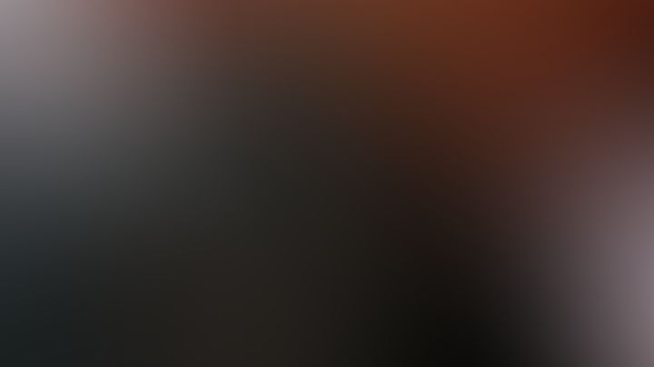 Me monto una rica pija y se la chupo de rodillas