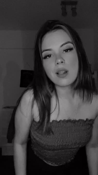 Su amiguita la sonsaca 👄