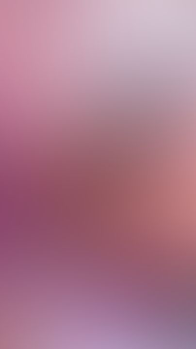 Pijon me coje en 4 en el borde de la cama