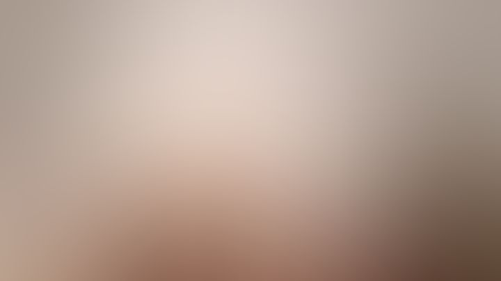 Petite brincando en mi garganta