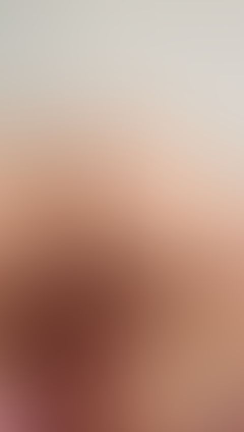 Moviendo la cola en 4 en tanga 🍑